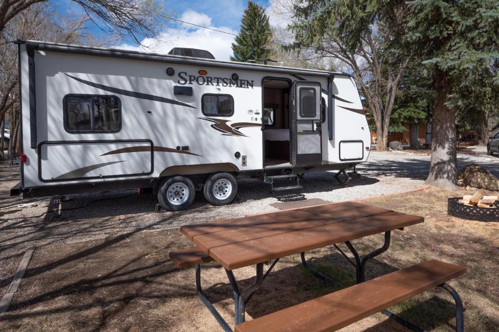 Snowy Peaks RV Park image