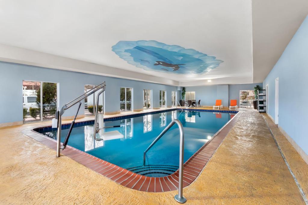 Comfort Suites At Rivergate Mall image
