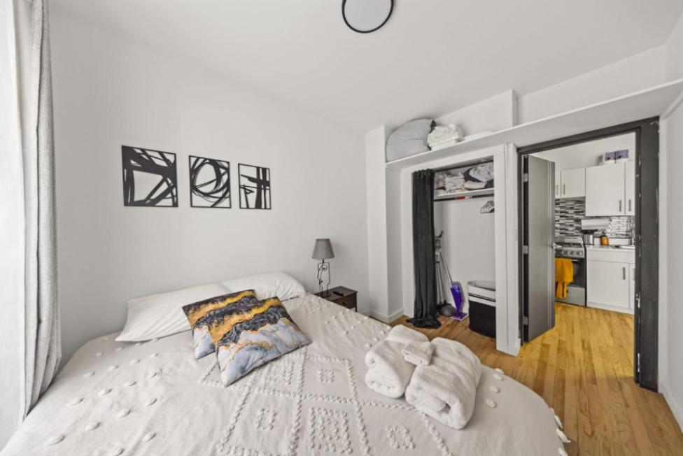 Upscale Retreat - One Bedroom in Downtown Manhattan's Union Square image