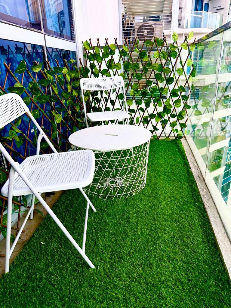 City Lights Apartment in BGC - Tap to explore photos