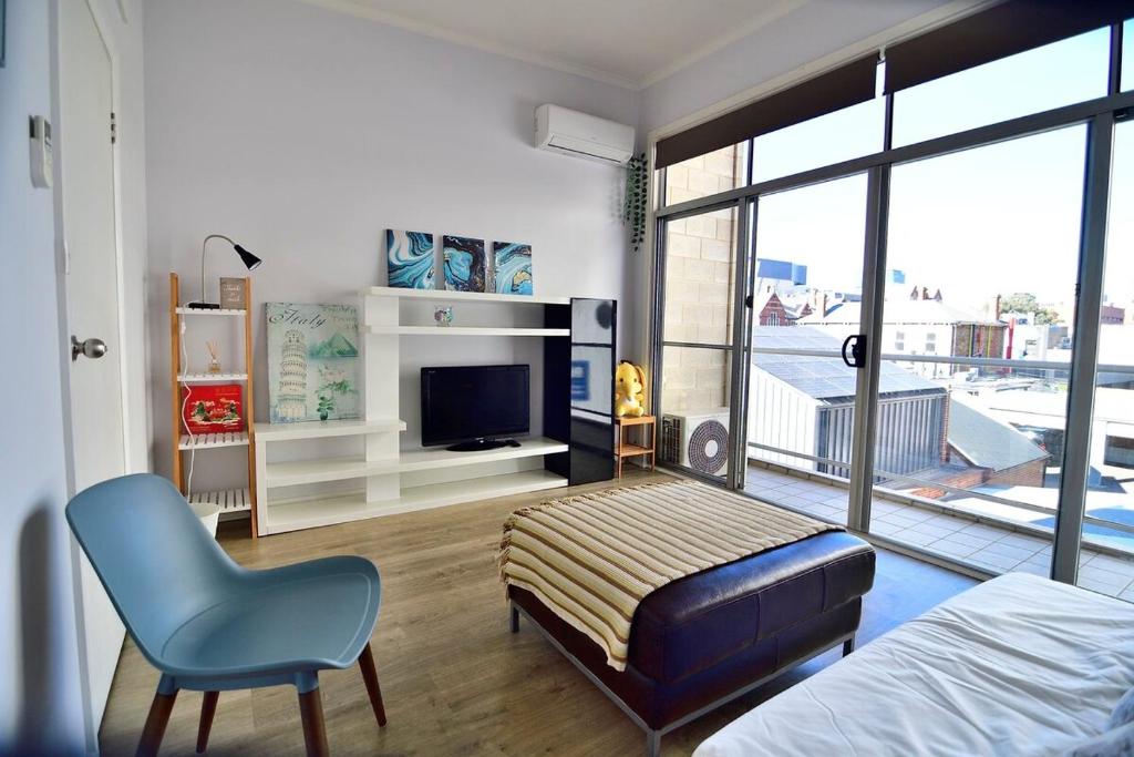 3-Bedroom Townhouse in Heart of Adelaide with Parking