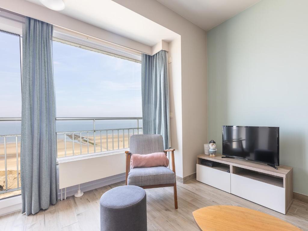 Modern apartment with frontal sea-view photo 1