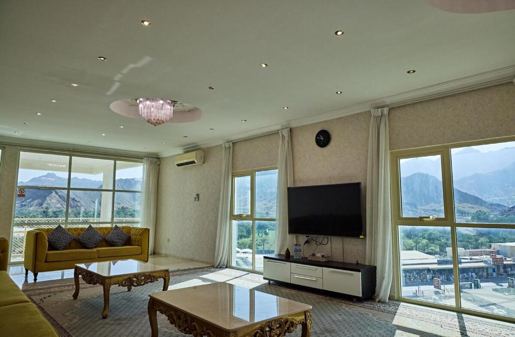 Mountain Majesty 4 Bed Home - BBQ Retreat