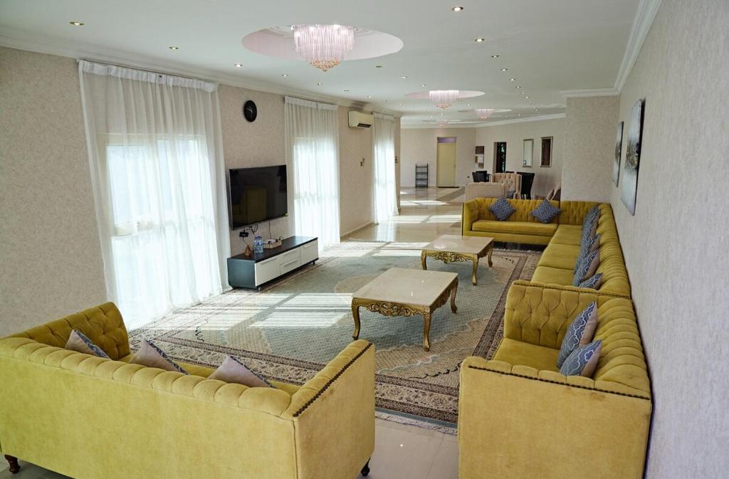 Mountain Majesty 4 Bed Home - BBQ Retreat photo 1