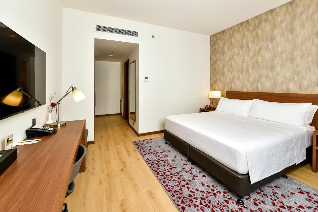 Comfort Hotel Riyadh Olaya - Tap to explore photos