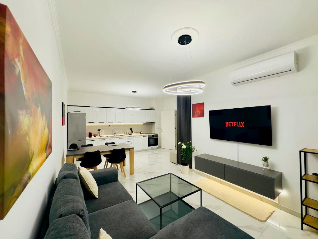 Tirana - GGpremiumstays - 2 double bedrooms deluxe apartment with balcony