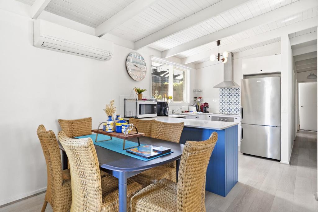 Spacious Home with Pool & BBQ Near Rosebuds Beach photo 2