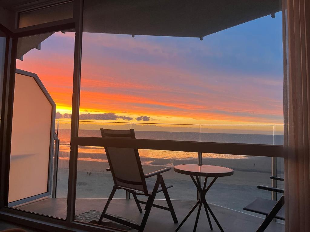 Digue de Westende, studio avec coin nuit, piscine, vue mer et plage fantastique