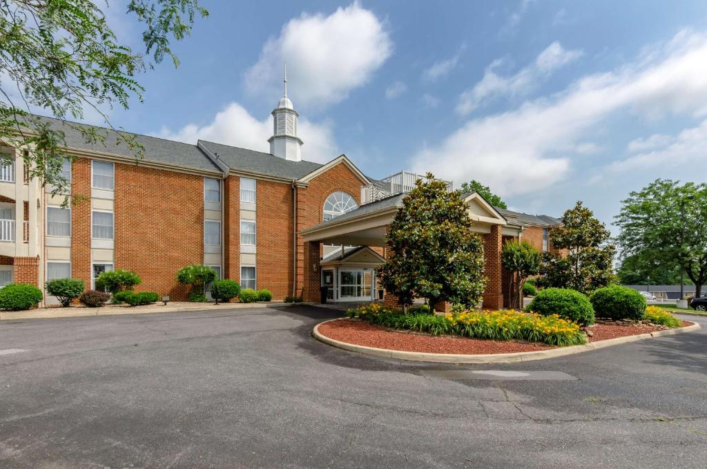 Best Western Plus Inn at Hunt Ridge image