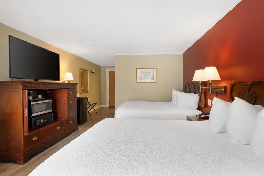 Fireside Inn & Suites Gilford - Tap to explore photos
