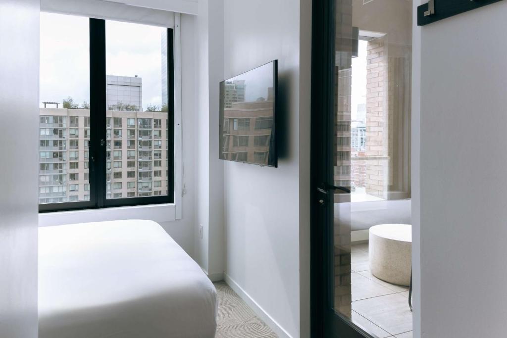 Arlo Midtown image