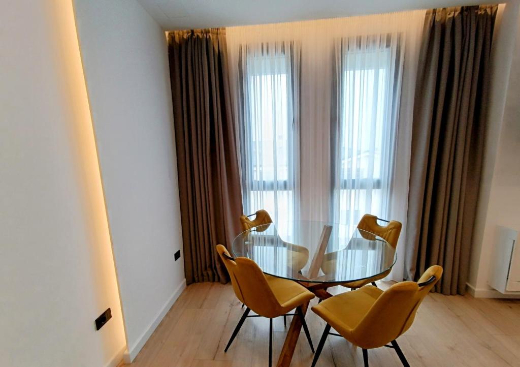Tirana Sunset Retreat Stylish Loft by the Lake Park photo 2