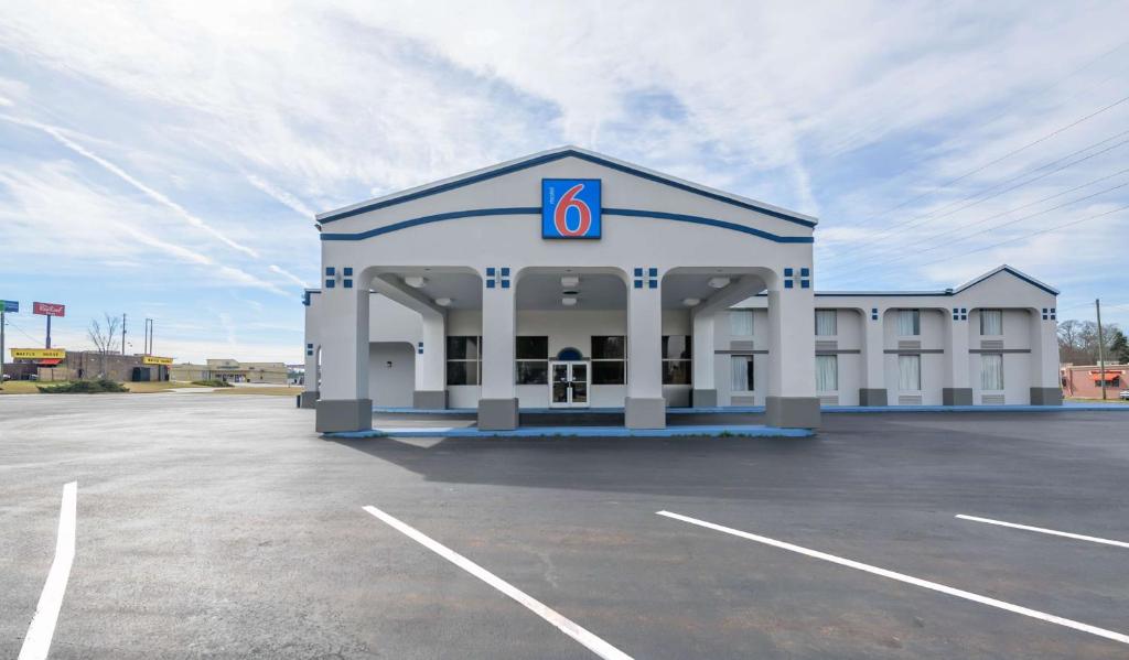 Motel 6 Forsyth, GA – Tift College image