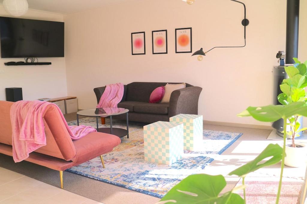 Tranquility in the Meadows - 20 minutes to the City - 6 mins to the beach