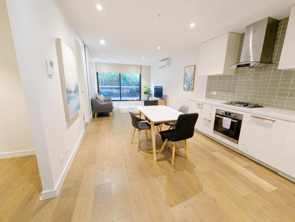 Fantastic 2 BR APT at Boxhill Centro near Hospital