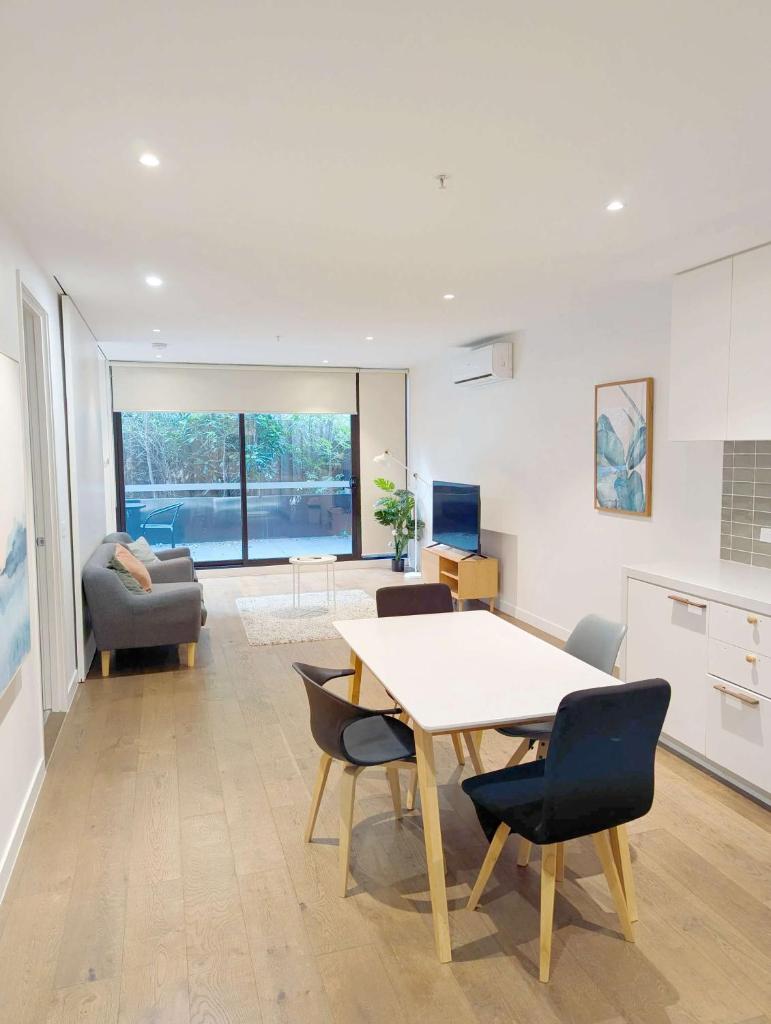 Fantastic 2 BR APT at Boxhill Centro near Hospital photo 2