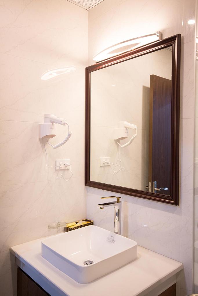 SUNDERLAND HaLong Hotel - Tap to explore photos