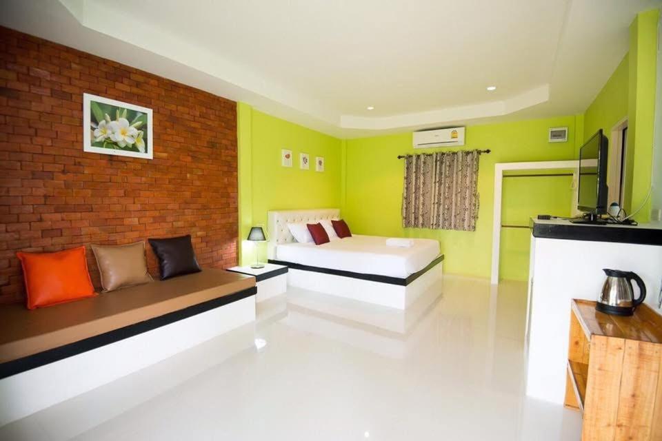 Ban Rai Saeng Duean Resort, Suan Phung