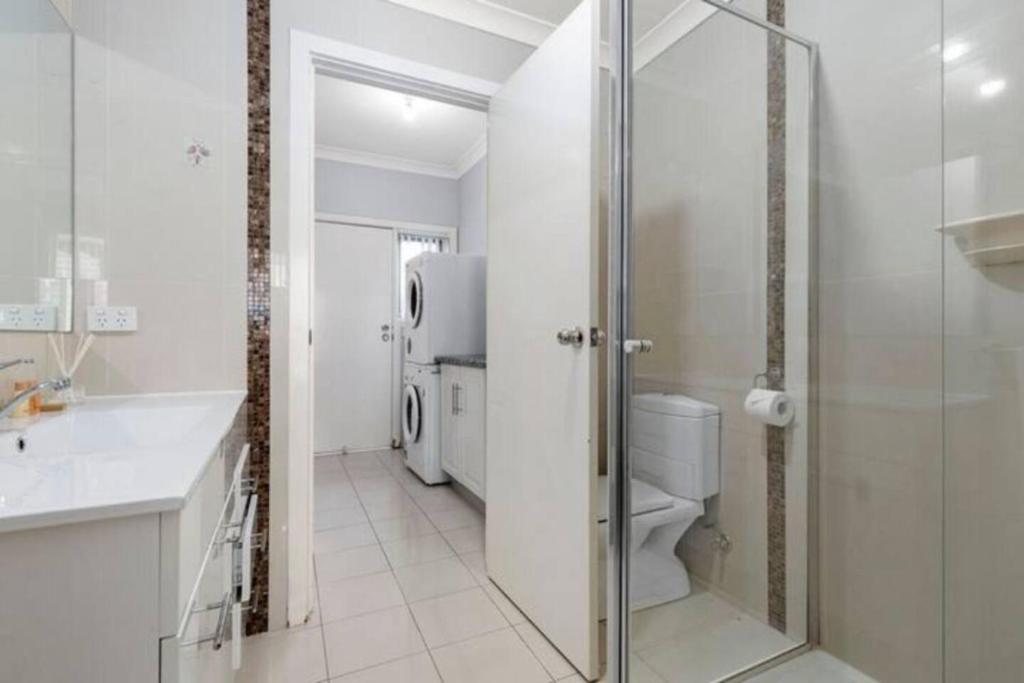 Domi Rentals - The Lona Townhouse photo 2