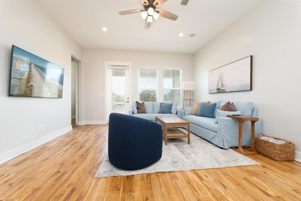 Be a Nomad - Newly renovated 4 blocks to beach image