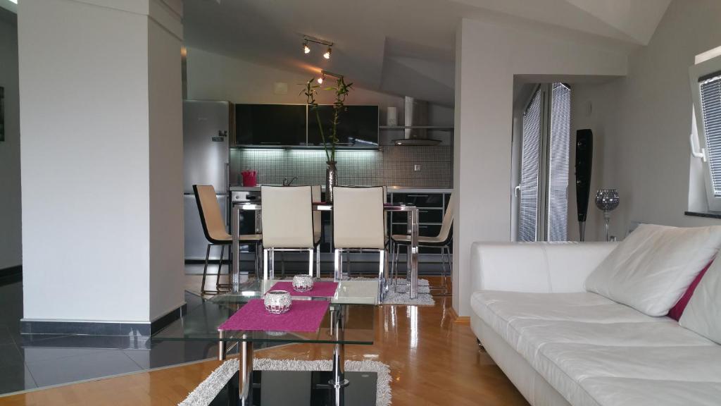 Comfort Deluxe Kosmos Apartments photo 3