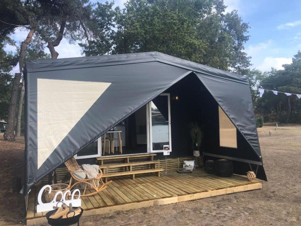 Glamping tent with modern comforts in Antwerp
