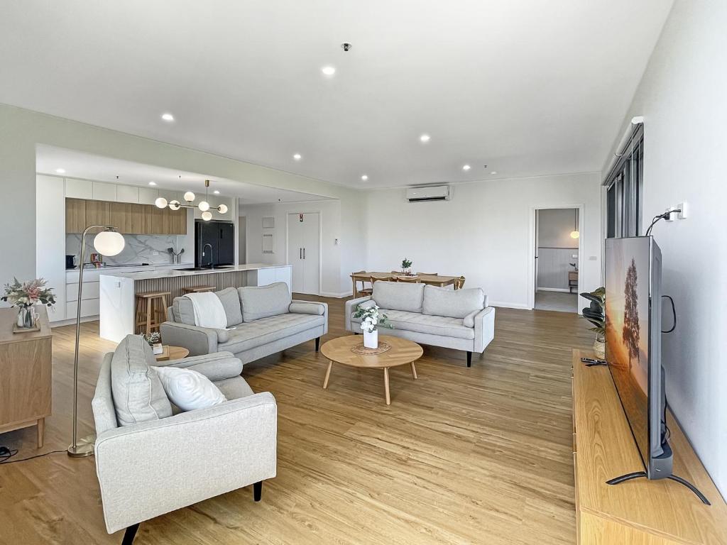 Elegant Batemans Bay Stay with Golf Course Views