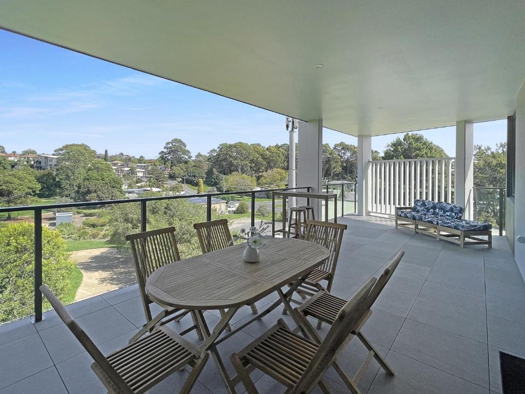 Elegant Batemans Bay Stay with Golf Course Views photo 3