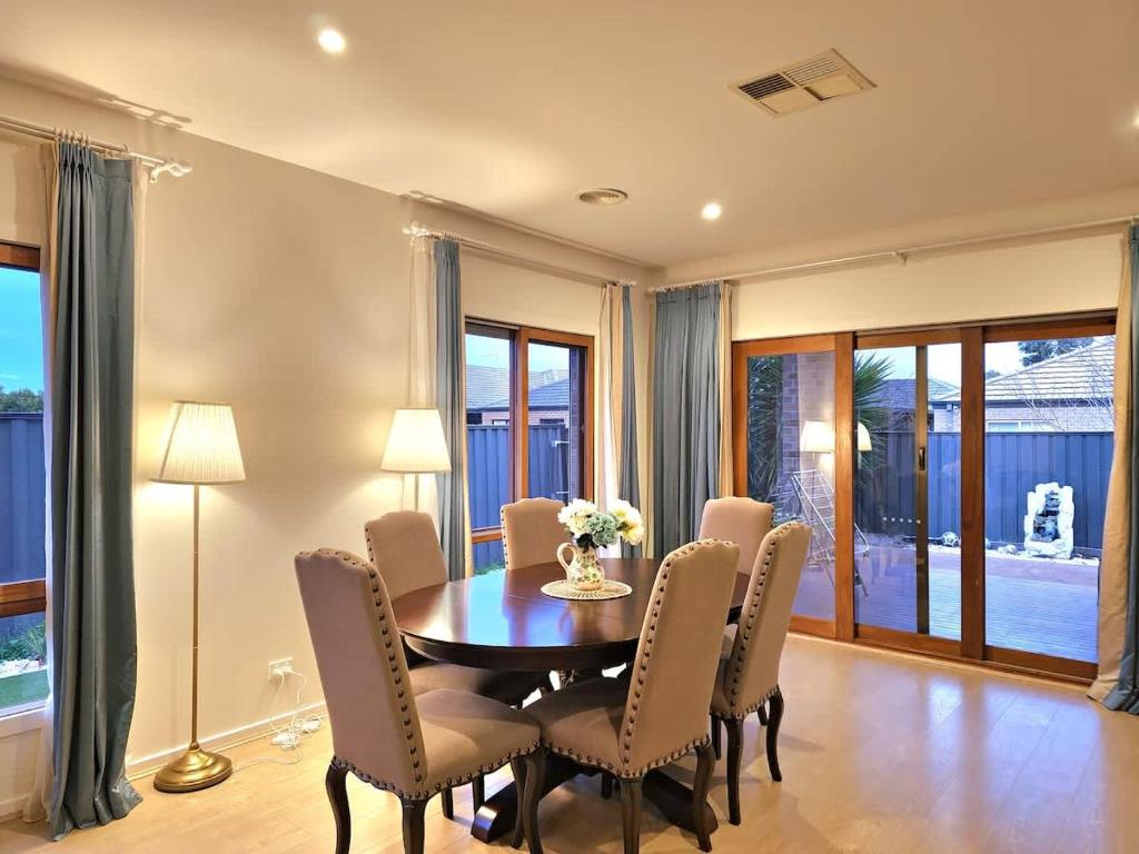 Exquisite Point Cook Family Home with piano and home gym photo 2