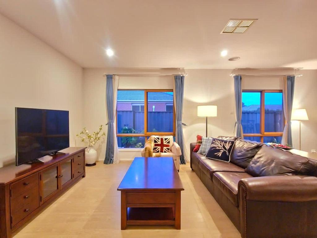 Exquisite Point Cook Family Home with piano and home gym photo 3