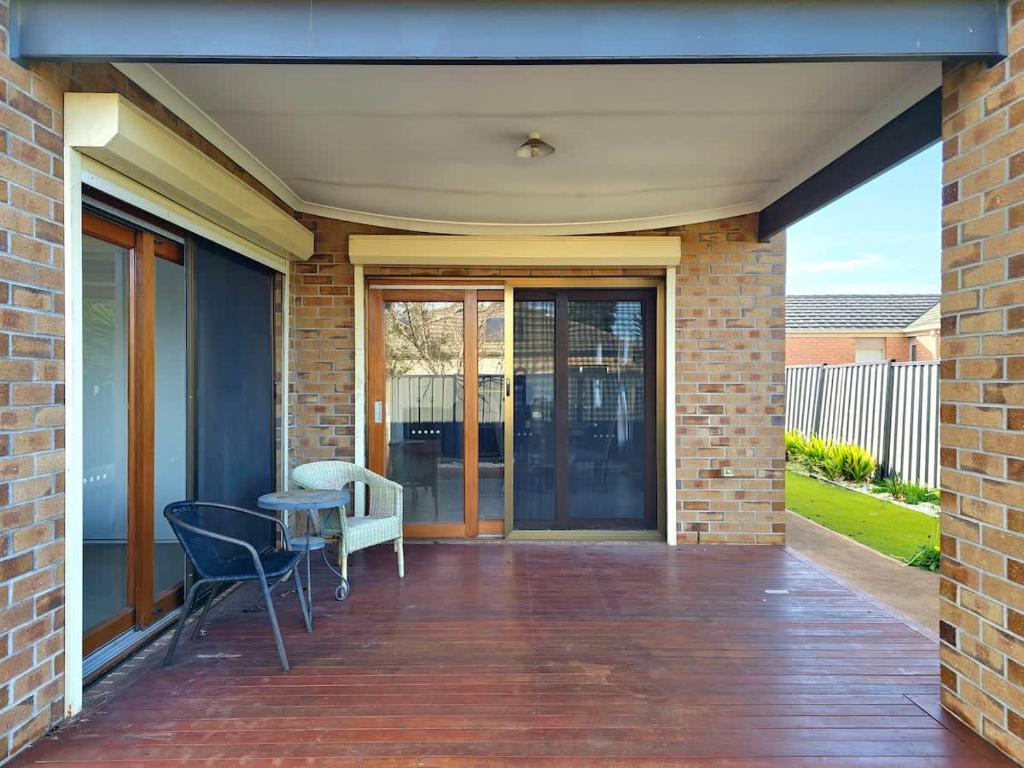 Exquisite Point Cook Family Home with piano and home gym photo 4