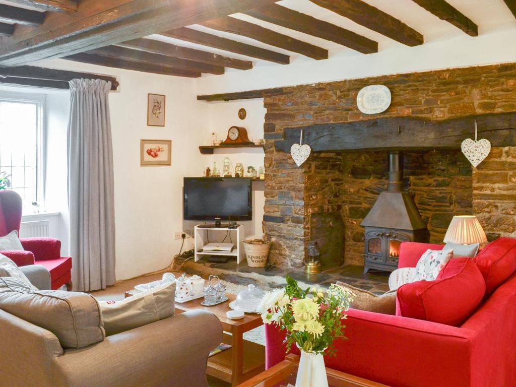 West Hurscott Cottage - Tap to explore photos