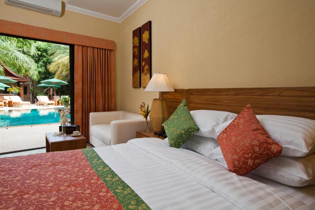 Студио (Улучшенный номер-студио с видом на бассейн), Baan Souy Resort