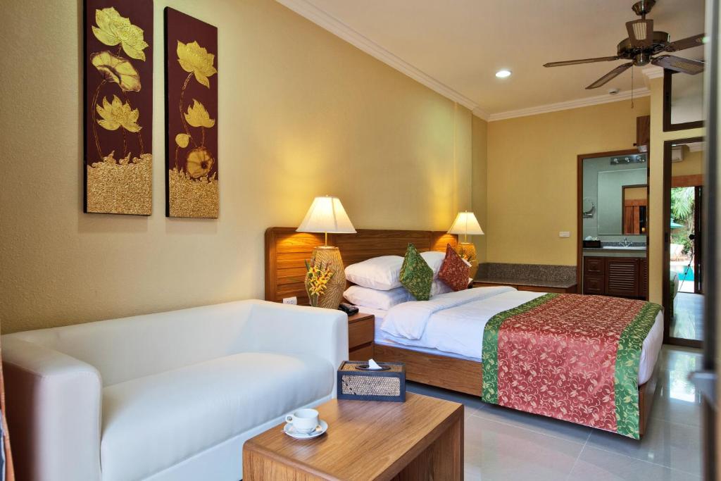 Студио (Улучшенный номер-студио с видом на бассейн), Baan Souy Resort