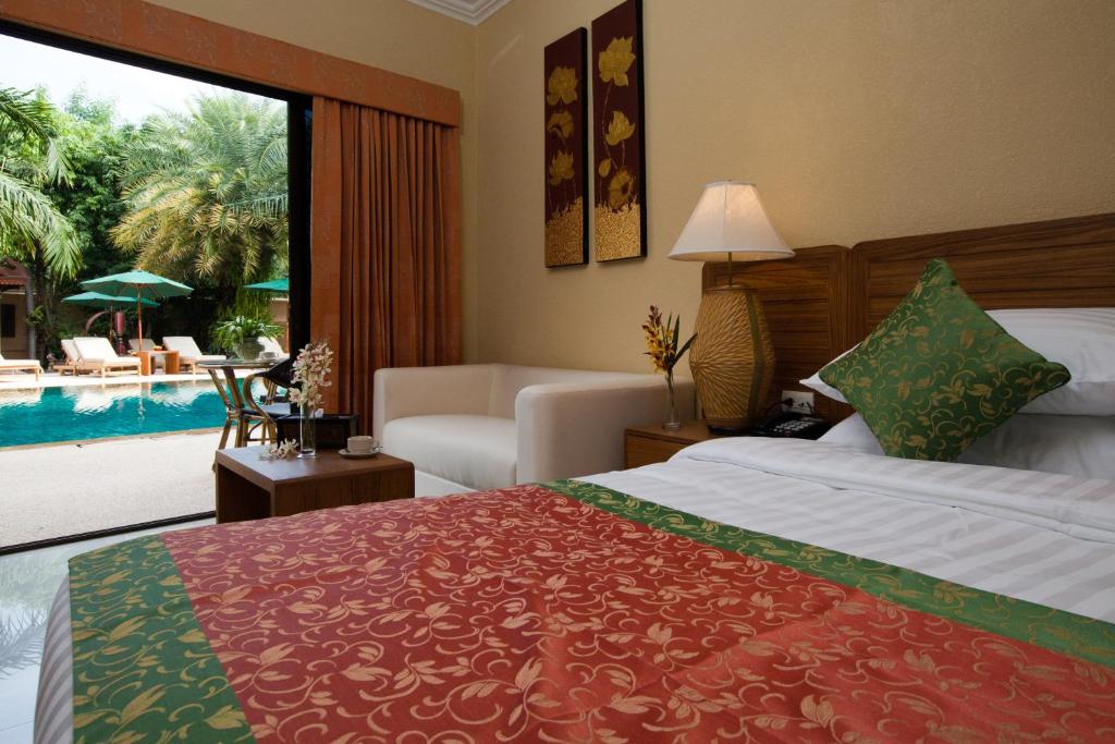Студио (Улучшенный номер-студио с видом на бассейн), Baan Souy Resort