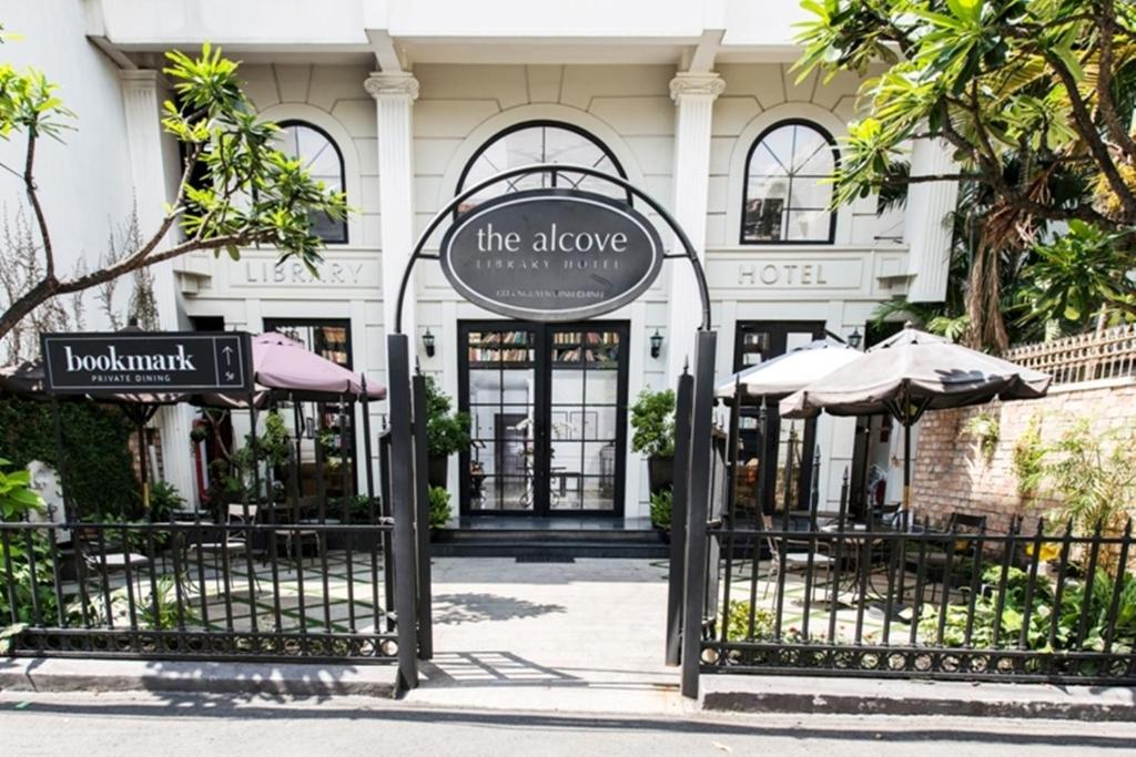 The Alcove Library Hotel