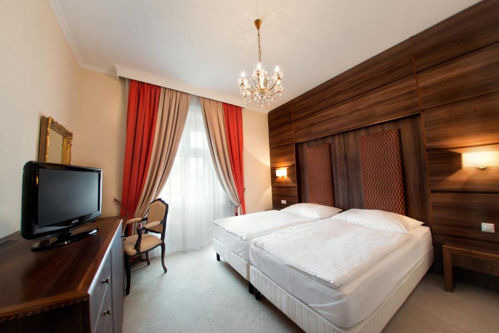 Двухместный (Улучшенный двухместный номер с 1 кроватью), Hotel Kristály Imperial