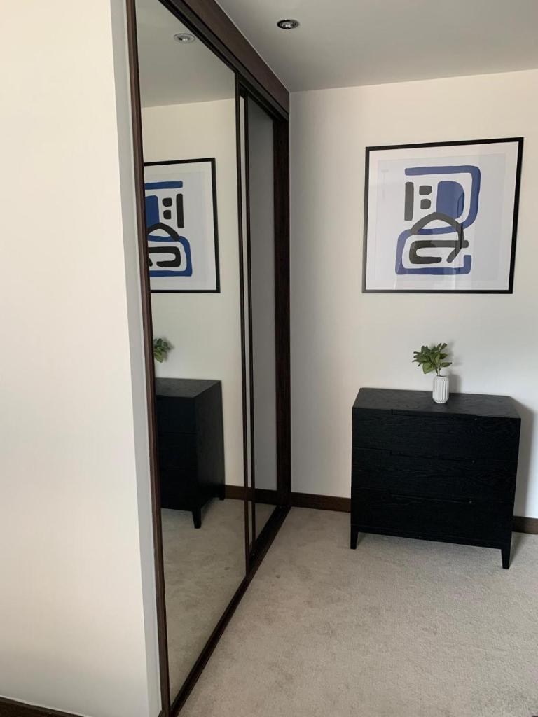 The Sunrise Den-Lovely 2 bedroom apartmentParking - Tap to explore photos