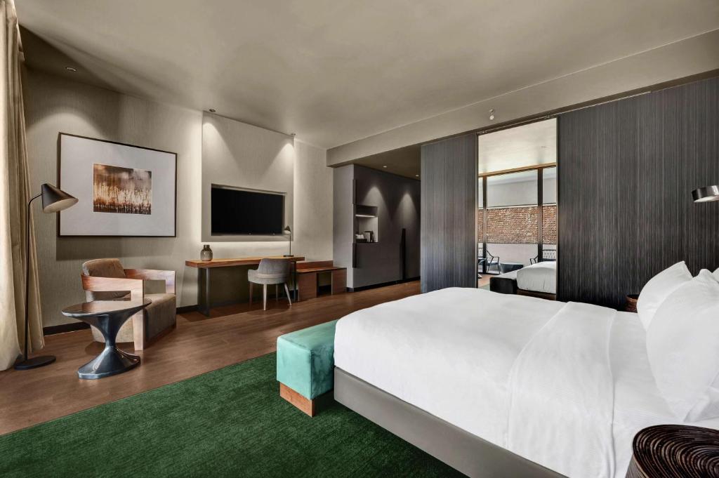 Hilton Porto Gaia Room Type - KING DELUXE WITH TERRACE