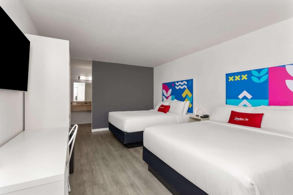 Developer Inn Downtown Orlando, a Baymont by Wyndham - Tap to explore photos