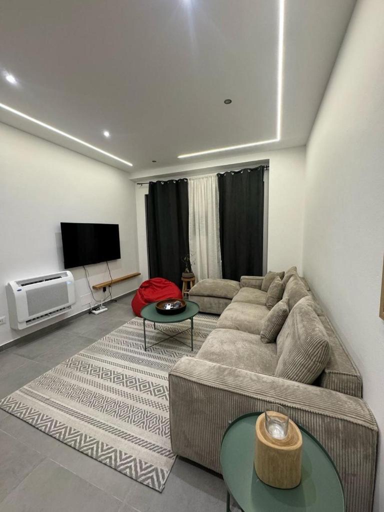 Xhm Apartments photo 3