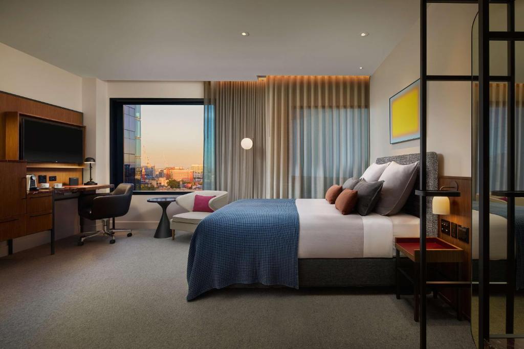 Next Hotel Melbourne, Curio Collection by Hilton Room Type - Queen Room - Mobility Accessible