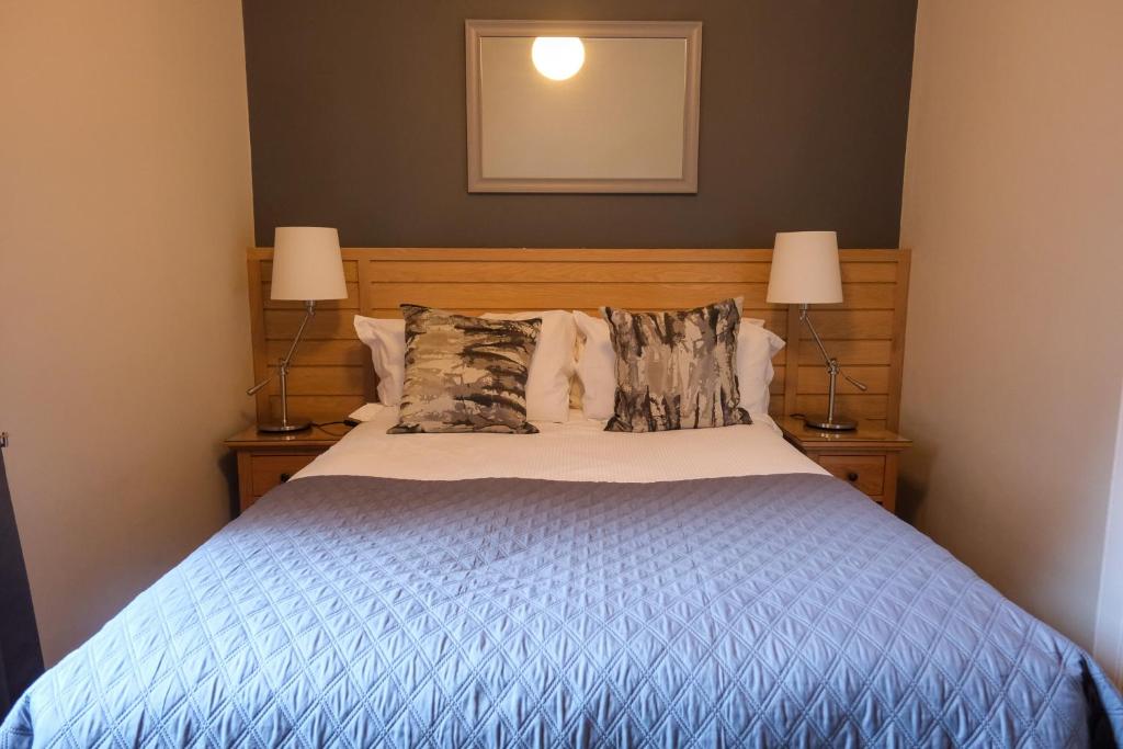 The Glen Mhor Apartments - Tap to explore photos