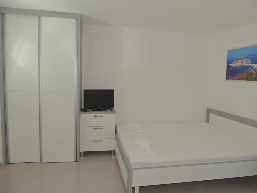 Студио (Номер-студио с террасой), Apartments Becici