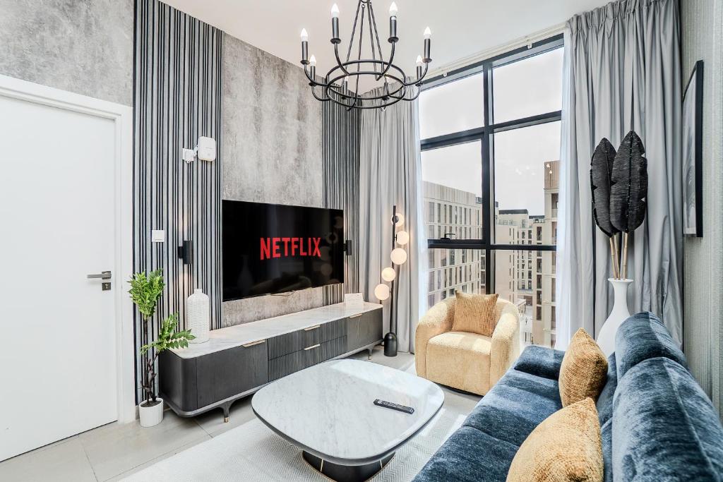 1BR Poolview Apartment by Blue Cloud Holidays