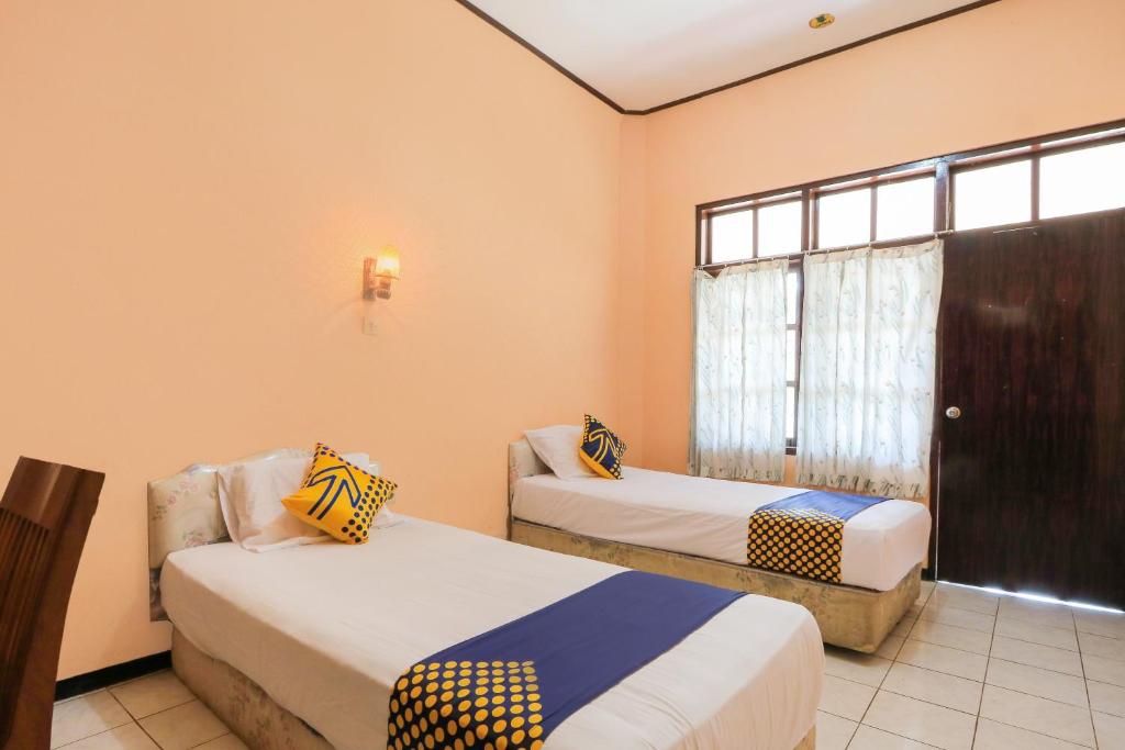 OYO 2465 Hotel Raung View photo 2