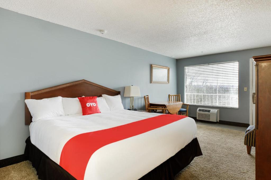 OYO Hotel Branson MO-165 - Tap to explore photos