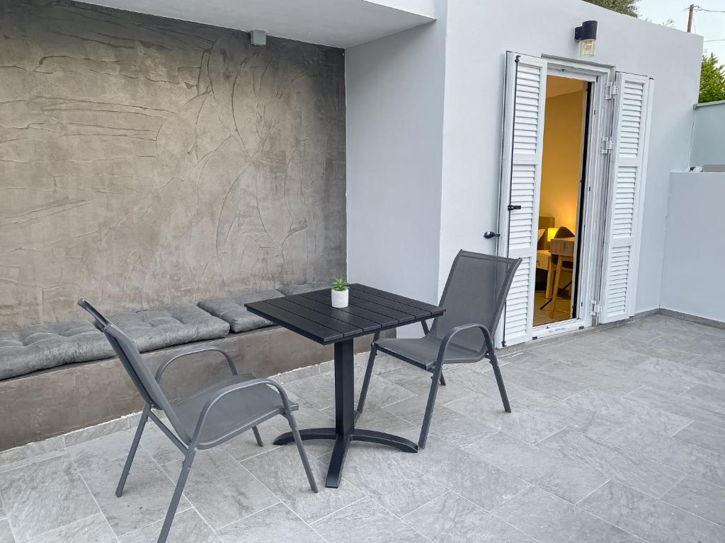 Comfy apartment with small private pool, Fiber internet and private parking - Tap to explore photos