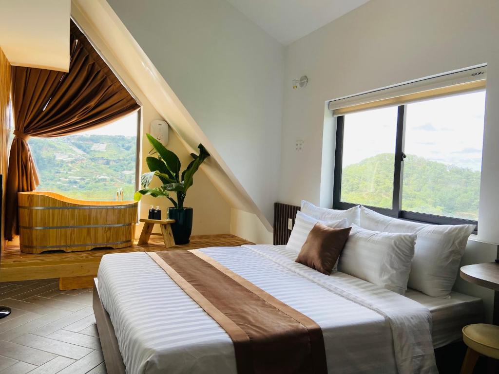 Nang's Villa & Coffee Room Type - King Room with Mountain View