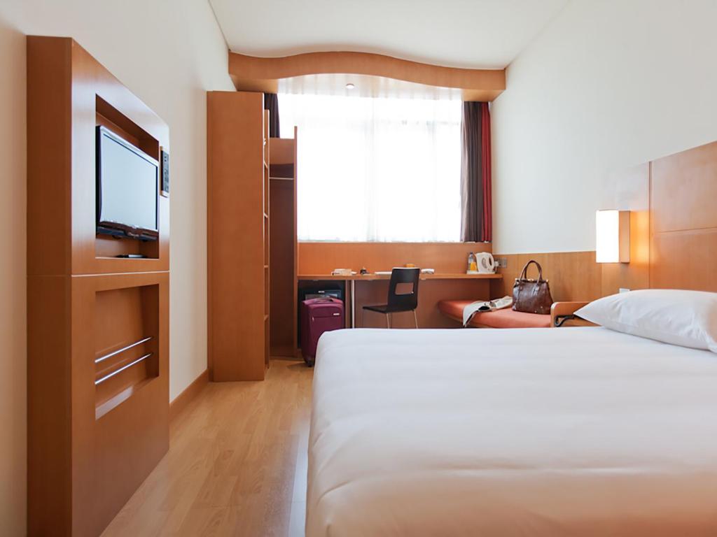 Двухместный (Стандартный двухместный номер с 1 кроватью), Отель Ibis Abu Dhabi Gate